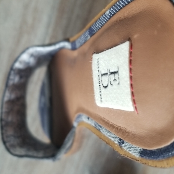 Ellen DeGeneres "Love" Camo Slides/Sandals 7.5 NWT - Picture 6 of 6